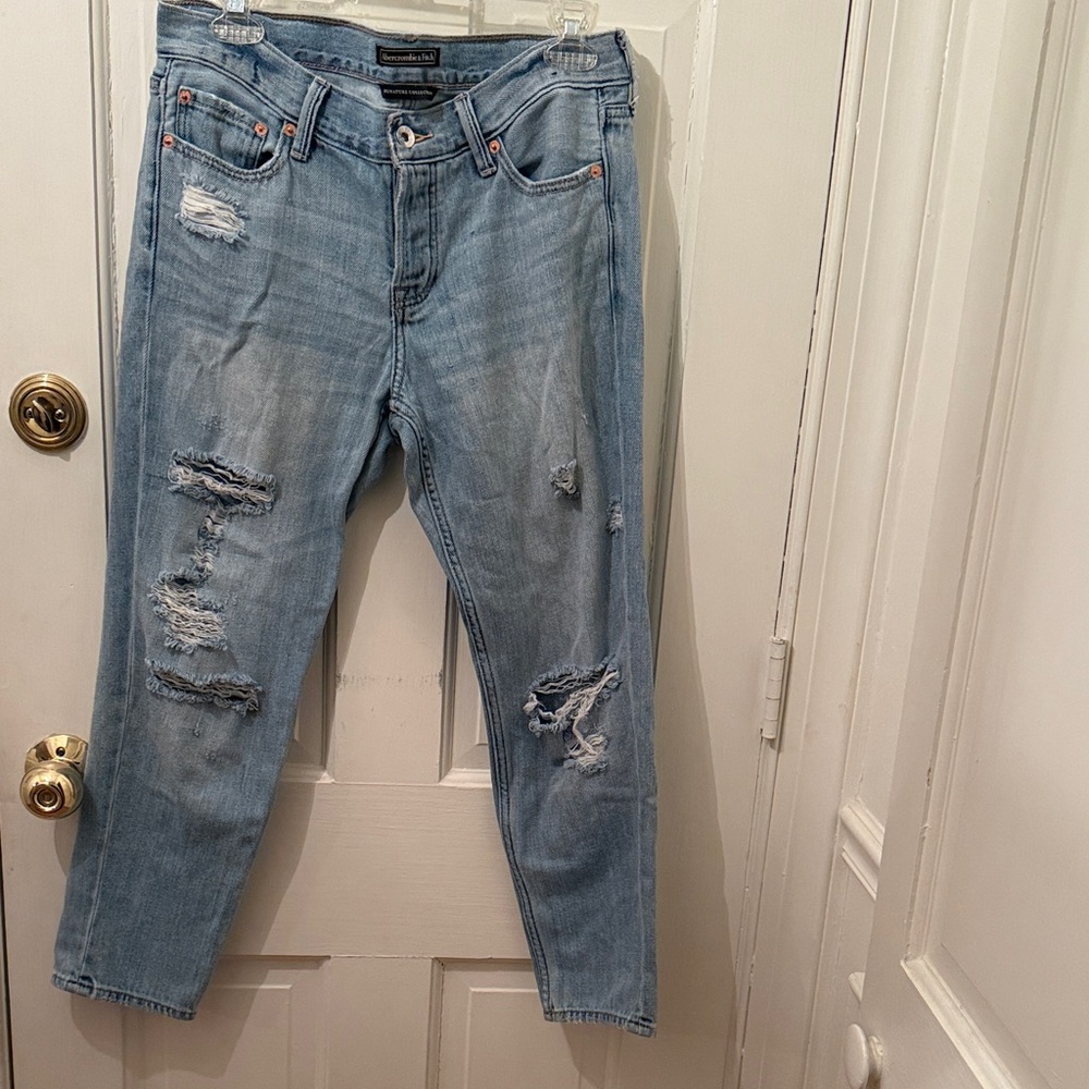 Abercrombie & Fitch perfectly broken in jeans in perfect wash! So soft! Sz 27.